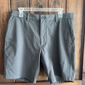 Vineyard Vines Men's Gray Performance Shorts - size 34